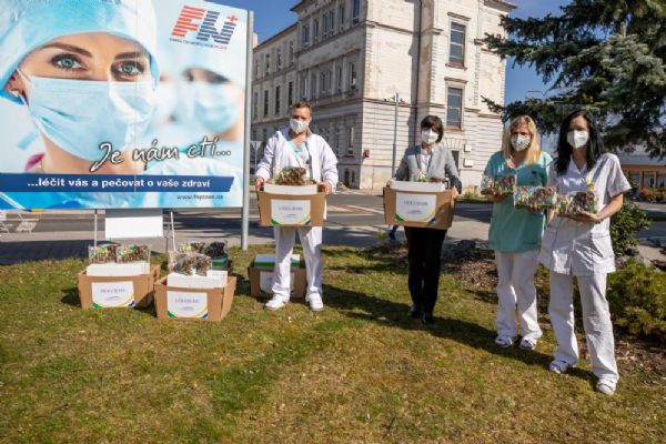 Kraj děkuje zdravotníkům velikonočními balíčky Kraj děkuje zdravotníkům velikonočními balíčky
