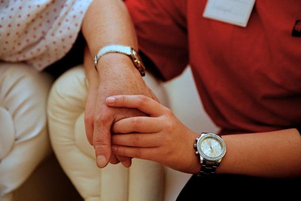 Naděje se vrátí. Píseň pomůže rodinám zasaženým pandemií Naděje se vrátí. Píseň pomůže rodinám zasaženým pandemií