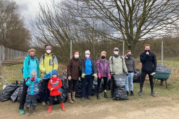 Dobrovolníci sesbírali v rámci akce Společně ukliďme Prahu 10 přes 2,2 tuny odpadu, děkujeme! Dobrovolníci sesbírali v rámci akce Společně ukliďme Prahu 10 přes 2,2 tuny odpadu, děkujeme!