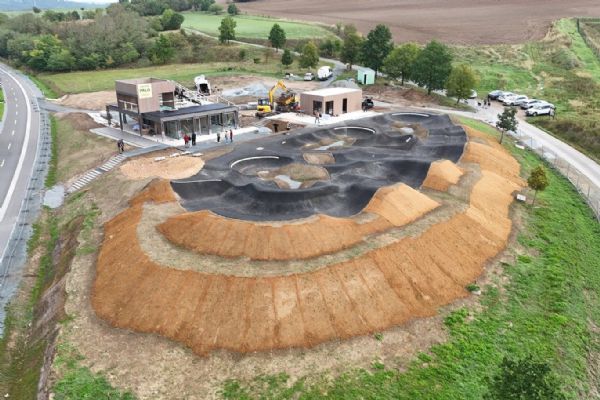 Psovské údolí v Plzni brzy otevře. Nový areál nabídne pumptrack, Posed i servis kol