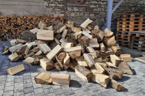 Policie varuje před podvody s levným palivem. Na Boskovicku lidé někdy dostali jen třetinu dřeva