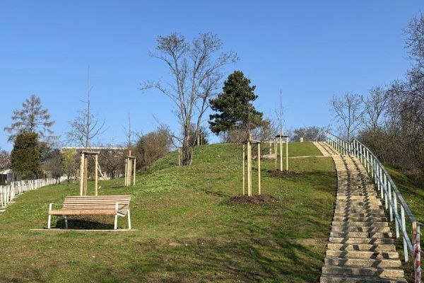 Nový park na Žlutém kopci v Brně má spojit Vaňkovo náměstí se Starým Brnem a nabídnout vyhlídky