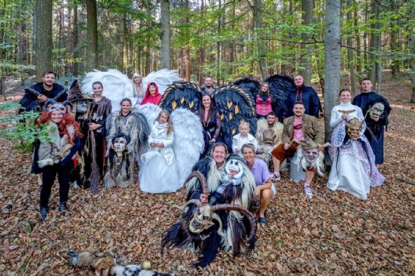 Peklo se vrací na hrad Švihov. Krampusové, ohnivá show a děsivé masky ovládnou nádvoří