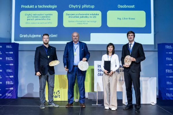Plzeňský kraj poprvé ocenil inovace roku. Uspěly chytré drony, přístroj i výzkumník COMTES FHT