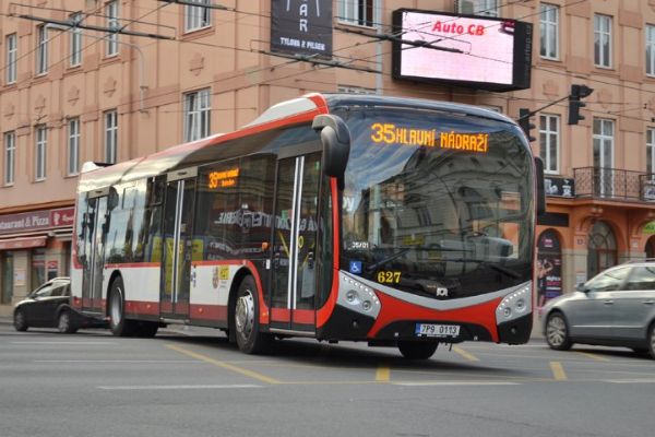 Jste spokojeni s MHD v Plzni? Dopravní podnik se ptá cestujících a chce znát jejich zkušenosti
