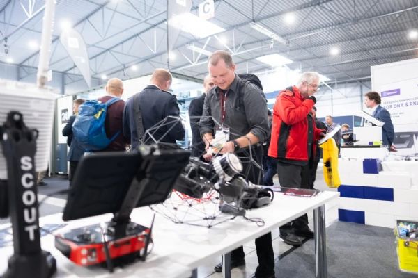 Drony, chytré kamery i detektory střelby. Plzeňská SIT se představila na Future Forces Forum v Praze