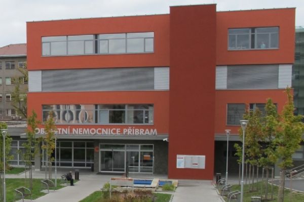 Nemocnice Příbram rozšířila léčbu endometriózy o robotické operace a získala certifikaci EuroEndoCert