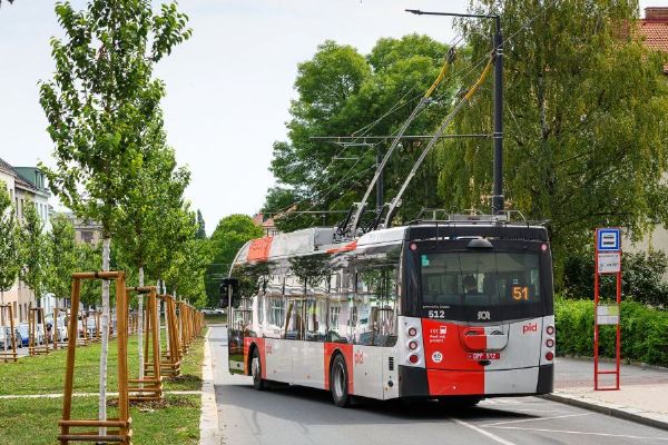 Praha vypsala zakázku na až 140 bateriových trolejbusů. Mají obsloužit další linky