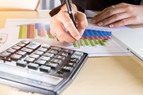 Státní pokladna od října nabízí obcím a krajům spořicí účet s výnosem 3,7 %. Peníze mají kdykoli k dispozici