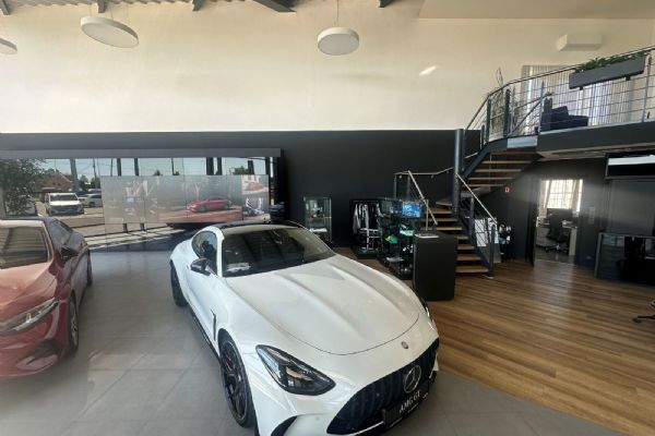 Plzeňský autosalon V.S.P. Auto má nové zázemí. Mercedes-Benz slaví 140 let a chystá řadu novinek
