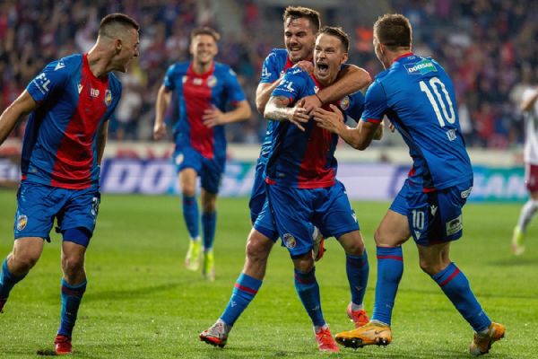 Fotbalová Plzeň porazila ve šlágru ligy Spartu 3:2