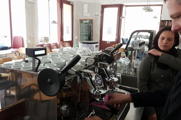 Plzeňská univerzitní kavárna Družba znovu otevírá