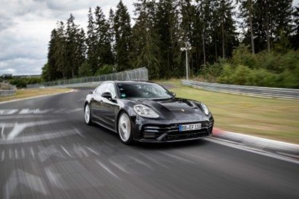 Porsche představuje novou Panameru