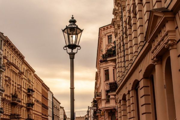 Česká pošta prodává historickou budovu v Ostravě za sto milionů!