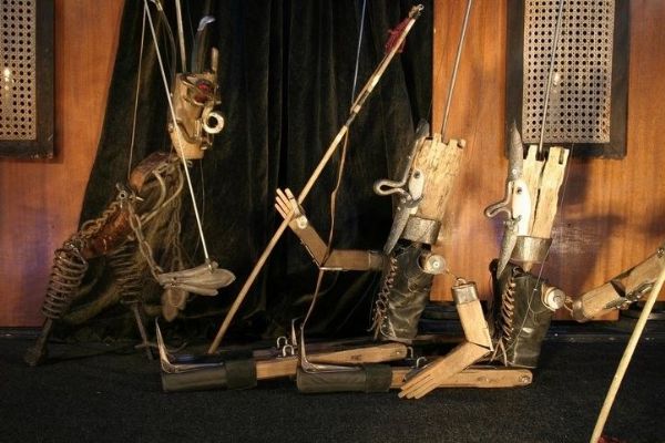 Divadlo Alfa míří do Tokia, přiveze surrealní loutky Don Šajn a Doktora Fausta