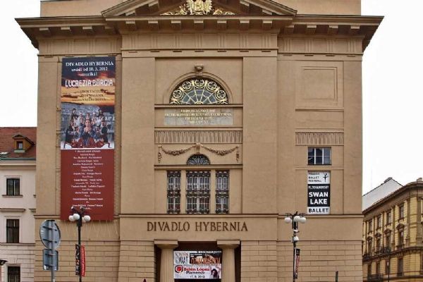 Dům U Hybernů v Praze prodán za 447 milionů v rekordní aukci