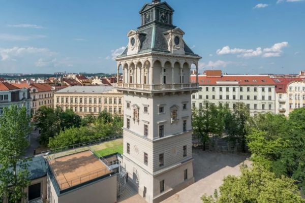 Festival o ničem promění letenskou vodárenskou věž v tichou oázu. Nabídne týden bez spěchu i mobilů