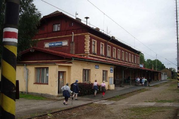 Horní Cerekev přemýšlí o převzetí staré budovy za stanicí: Startovací byty na obzoru?