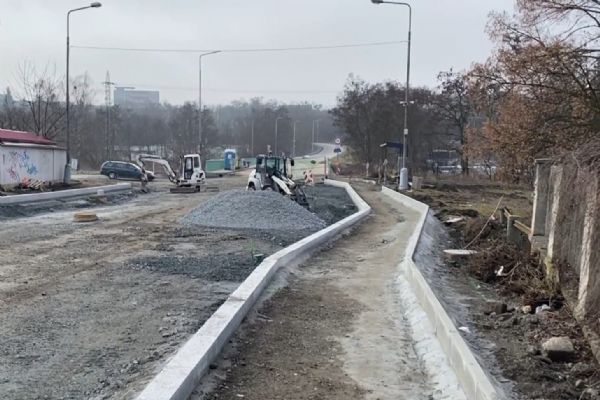 Lobzy budou průjezdné až od 1. června, práce zdrželi archeologové i tvrdá skála