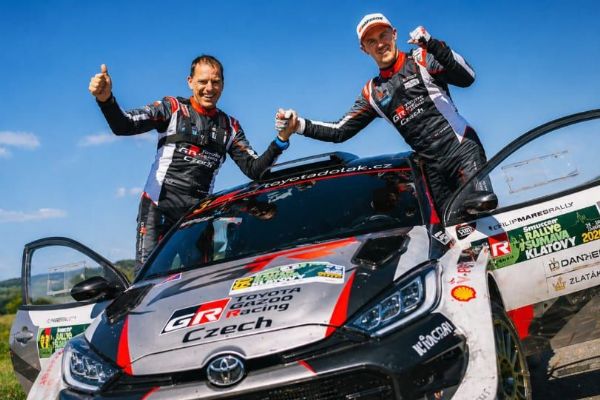 Mareš ovládl Rallye Šumava. Na Klatovsku porazil Kopeckého i Stříteského