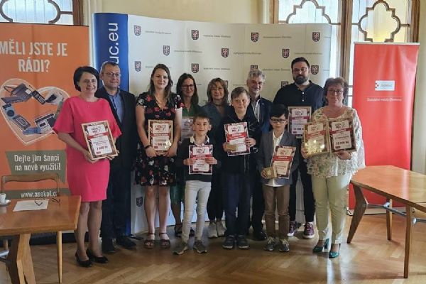 Olomoucké školy sbíraly mobily - ZŠ Heyrovského nejúspěšnější