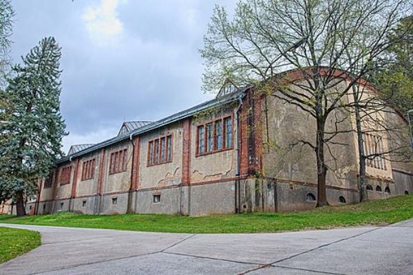 Plzeň zachrání stoletou průmyslovou památku z 20. let, historickou budovu vodního filtru na Homolce