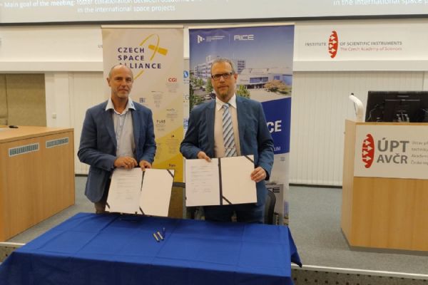 Plzeňská univerzita míří blíž ke kosmu. Elektrotechnická fakulta spojila síly s Českou vesmírnou aliancí
