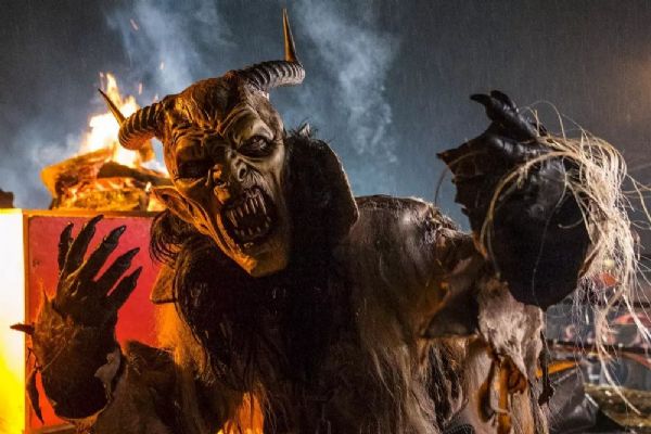 Plzeňský kraj láká o víkendu na krampus show, hudbu, košty a vzdělávání