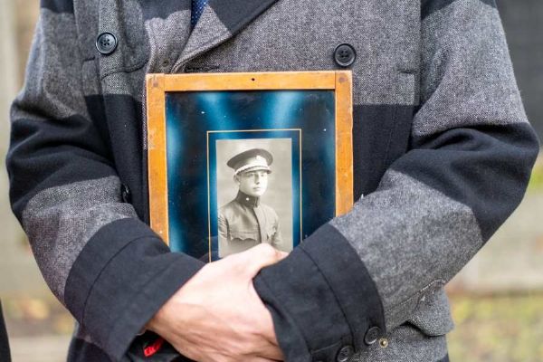 Pocta hrdinovi: Desátník Antonín Kubec opět důstojně spočívá ve Vaňově