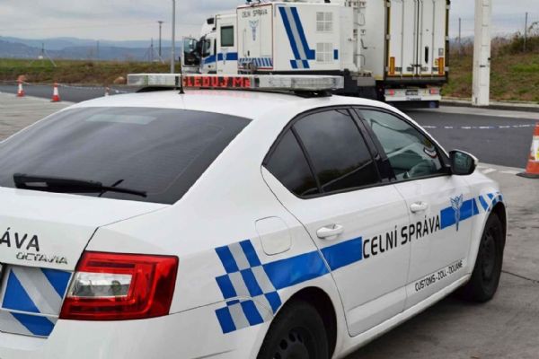 Podnikatel na dálnici uhradil milionový dluh celní správě na místě