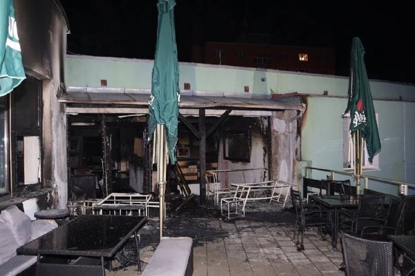 Požár hotelu Rozvoj v Klatovech zaměstnal devět jednotek. Škody půjdou do milionů