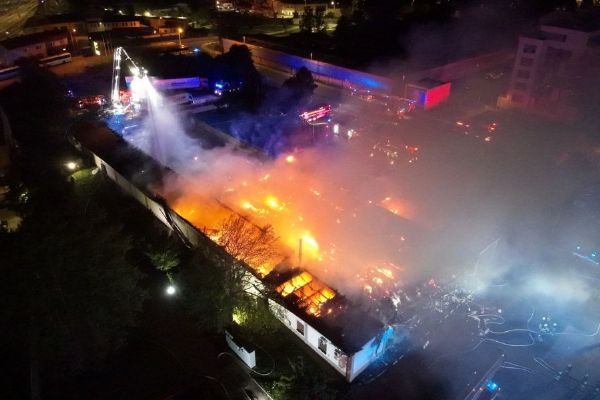 Požár prodejny Lidl v Kladně způsobil škodu 120 milionů. Evakuováno bylo 53 lidí