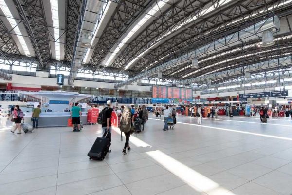 Pražské letiště roste: Dubnový skok o 11 % v počtu cestujících