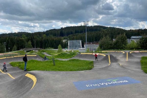 Pumptracky dobývají Vysočinu: Nová adrenalinová zábava i pro malé obce
