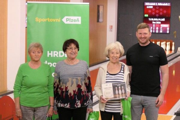 Senioři v Plzni poprvé soutěžili v kuželkách. Nejstaršímu hráči bylo 85 let