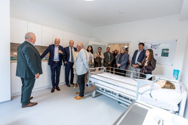 Škola v Plané otevřela modelové nemocniční, hotelové a sociální učebny. Za 55 mil