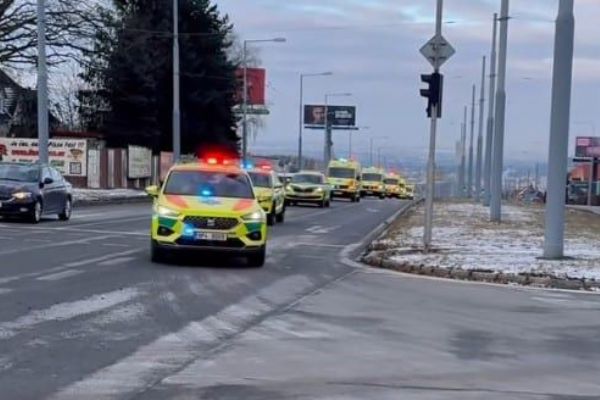 Smuteční jízda plzeňských záchranářů projela městem (video)