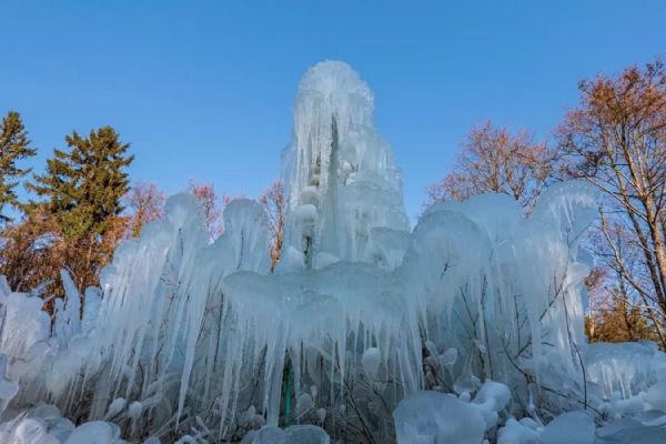 Stovky lidí navštěvují telčské ledopády, ohromující podívanou