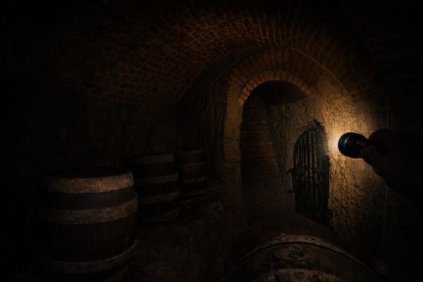 Tma, chlad a tajemství pod městem. Plzeň otevře podzemí jen za svitu baterek