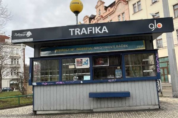 Trafiky z ulic postupně mizí. Města řeší prázdné stánky i nové využití