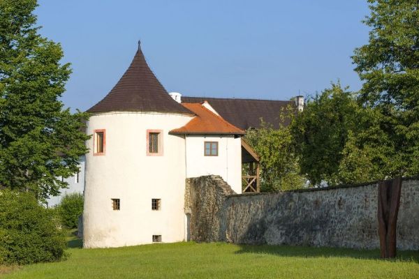 Tvrz Žumberk bude hostit Žumberskou slavnost řemesel. Nabídne ukázky tradičních profesí i doprovodný program