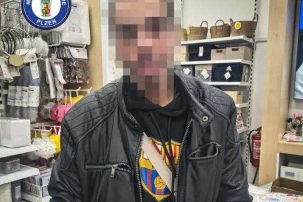 V Pepcu kradl vonné svíčky, chtěl je zpeněžit