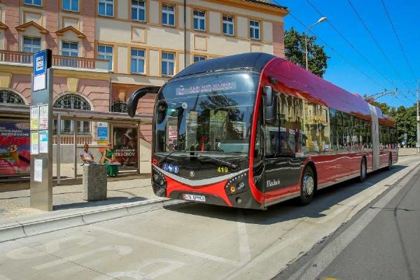 Virtuální jízdenky v Budějovicích přibývají, některé platby mohou cestující mást