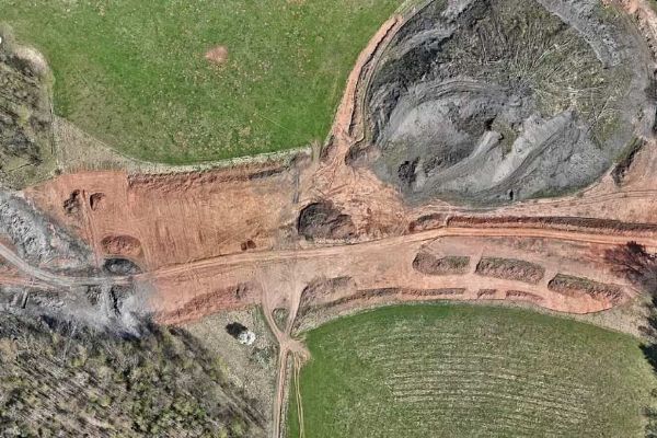 Výstavba D11 na polské hranici pozastavena kvůli radioaktivitě!