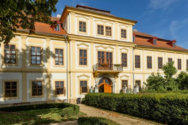Zámek ve Svojšíně vstal z ruin. Malá obec z Tachovska z něj znovu dělá živé místo