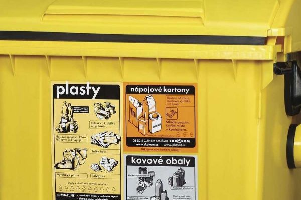 Žluté kontejnery v Jindřichově Hradci nově sbírají plasty, kovové obaly i nápojové kartony