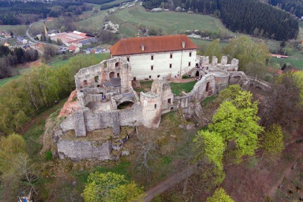 Na hrad Pecka se od 20. června vrátí třídenní Harantovské slavnosti