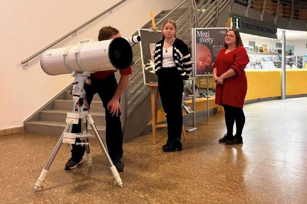 Astronomický den v Ústí: Zatmění, astrofotografie a hodinky ve stratosféře