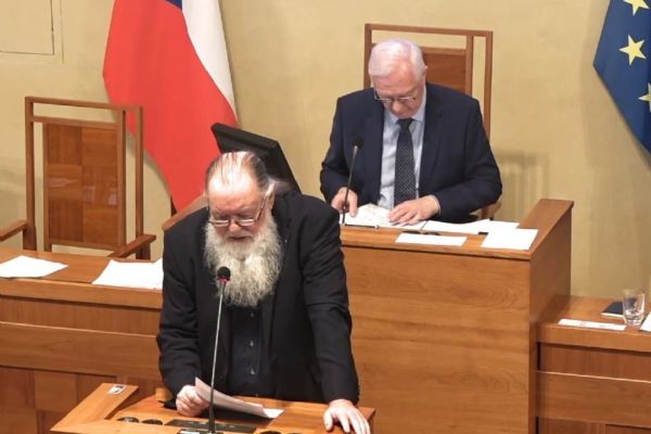Bitva o Senát začíná. Kantorová vyzve Aschenbrennera, ANO řeší hazardní stín z Tachovska