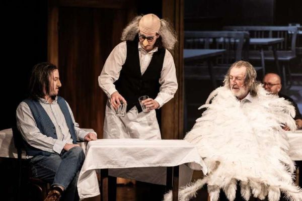 Bolek Polívka uvede v Praze premiéru inscenace Anděl v lihu společně se svými syny